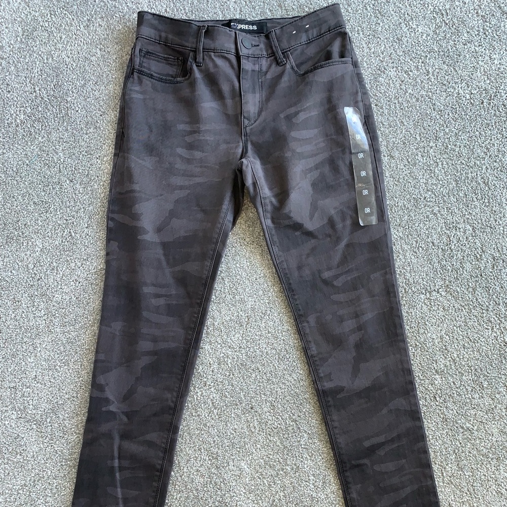 New Without Tags Women’s Gray Camo Express Jeans